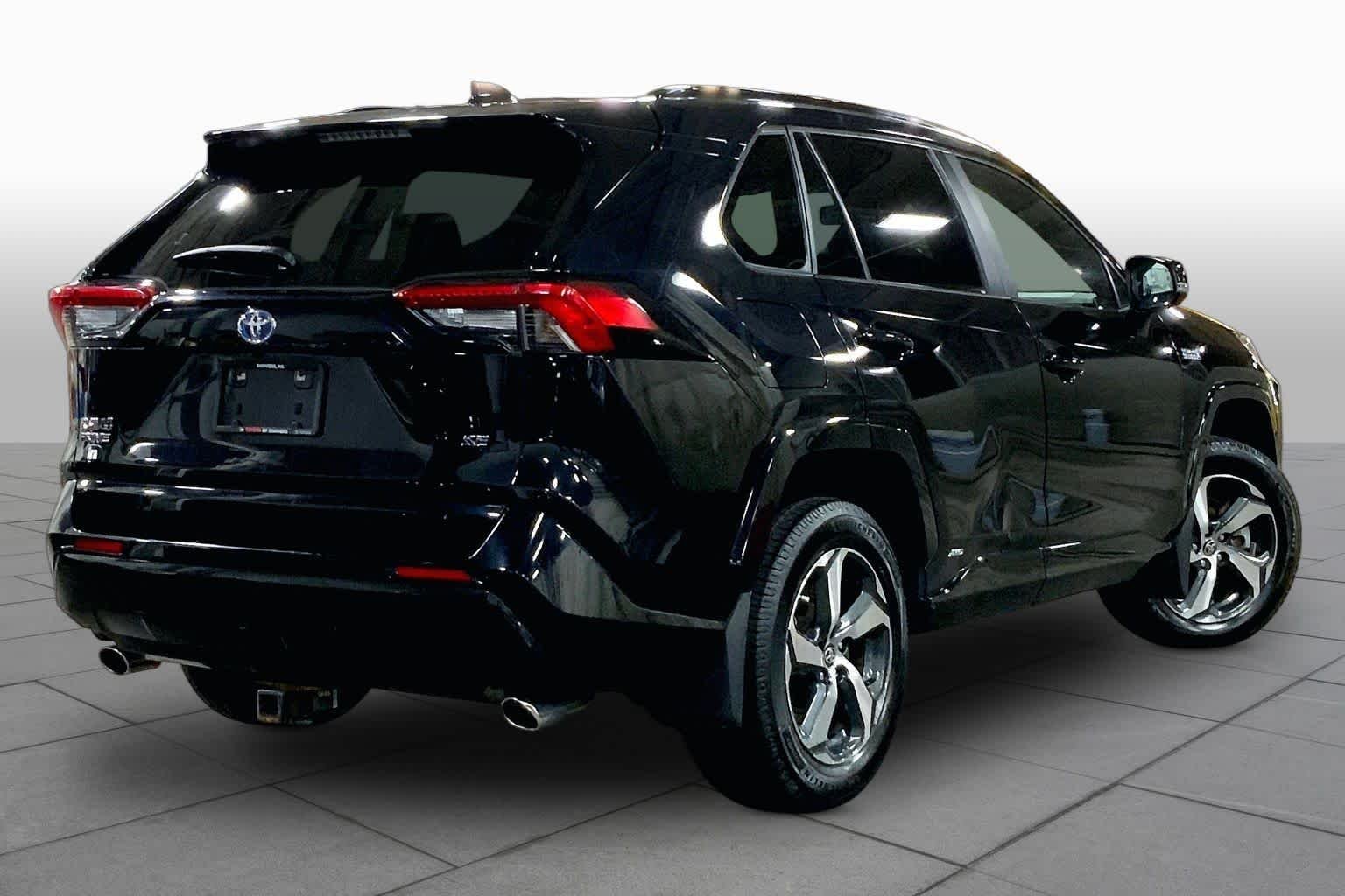 Used 2021 Midnight Black Metallic Toyota SE image 13