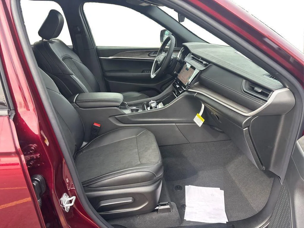 New 2026 Velvet Red Pearlcoat Jeep Laredo Altitude image 19