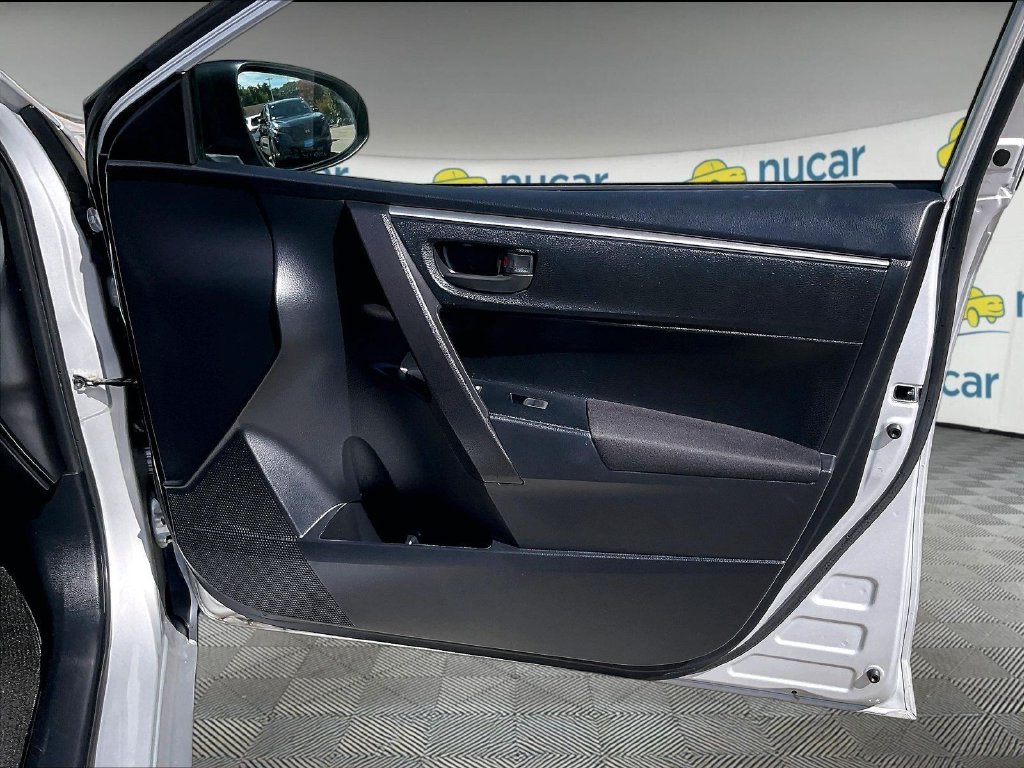 Used 2015 Silver Toyota L image 12