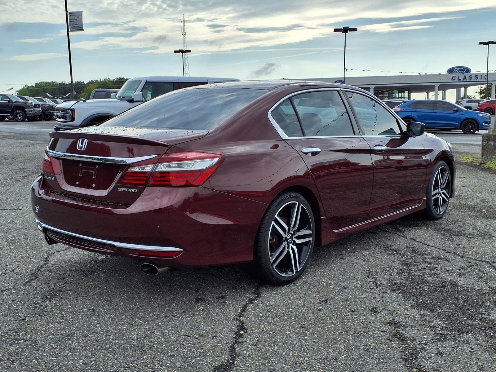 Used 2017 Basque Red Pearl II Honda Sport image 2