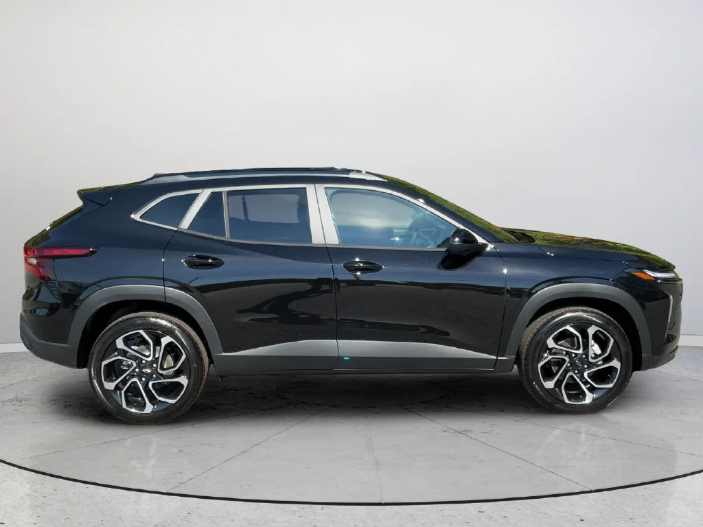 New 2026 Mosaic Black Metallic Chevrolet 2RS image 8