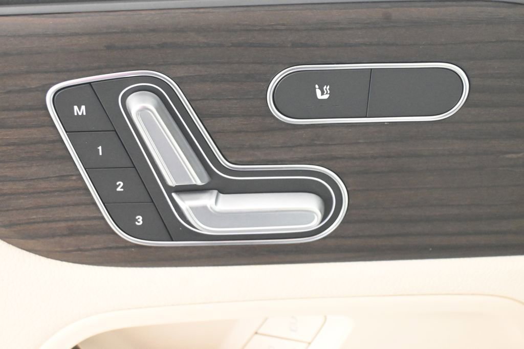 New 2026 Polar White Mercedes-Benz GLB 250 image 64