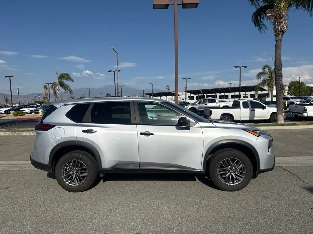 Used 2024 Silver Nissan S image 3