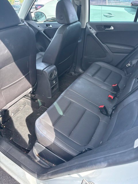 Used 2014 White Volkswagen  image 11