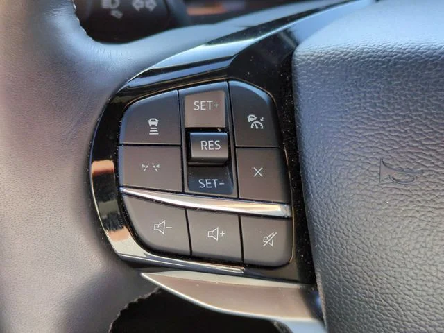 Used 2025 White Ford Platinum image 17