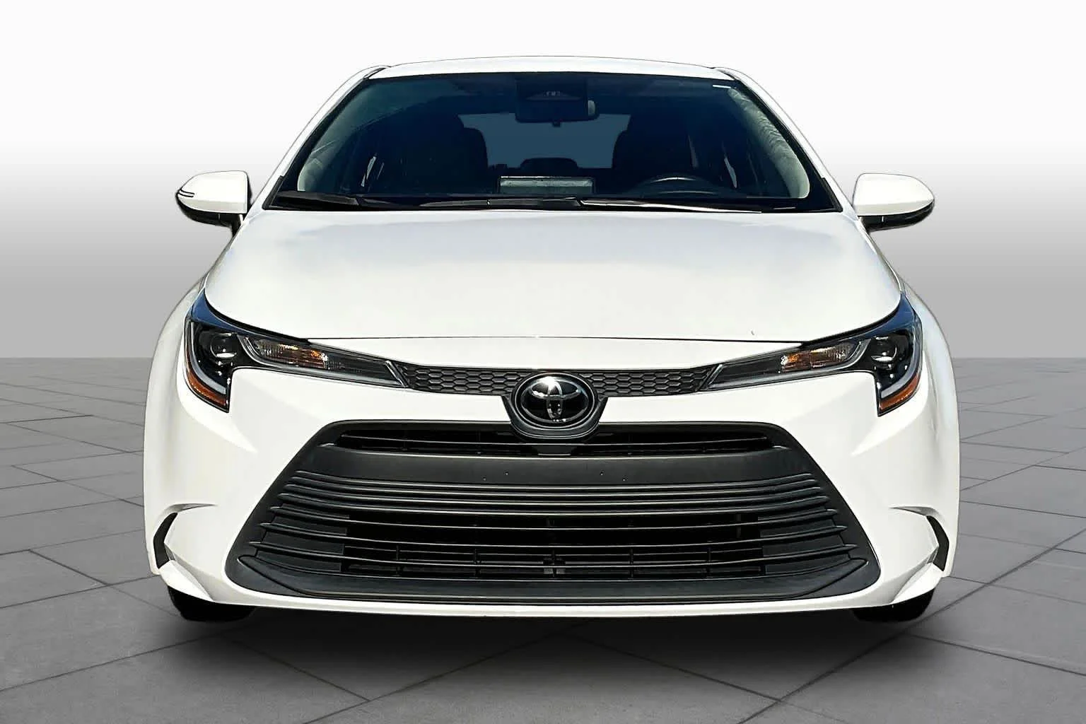 Used 2023 Ice Cap Toyota LE image 4