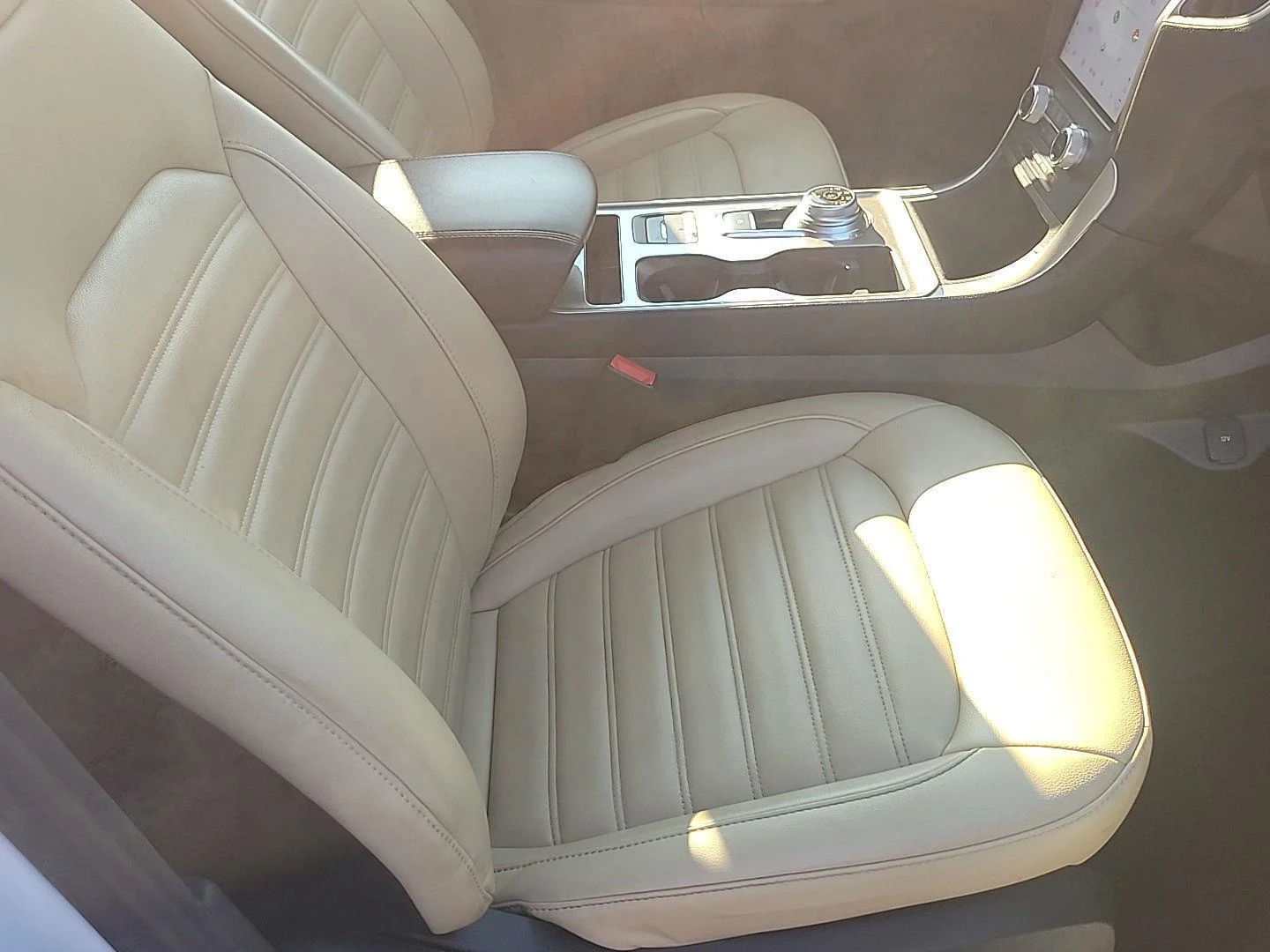 Used 2024 Oxford White Ford SEL image 20