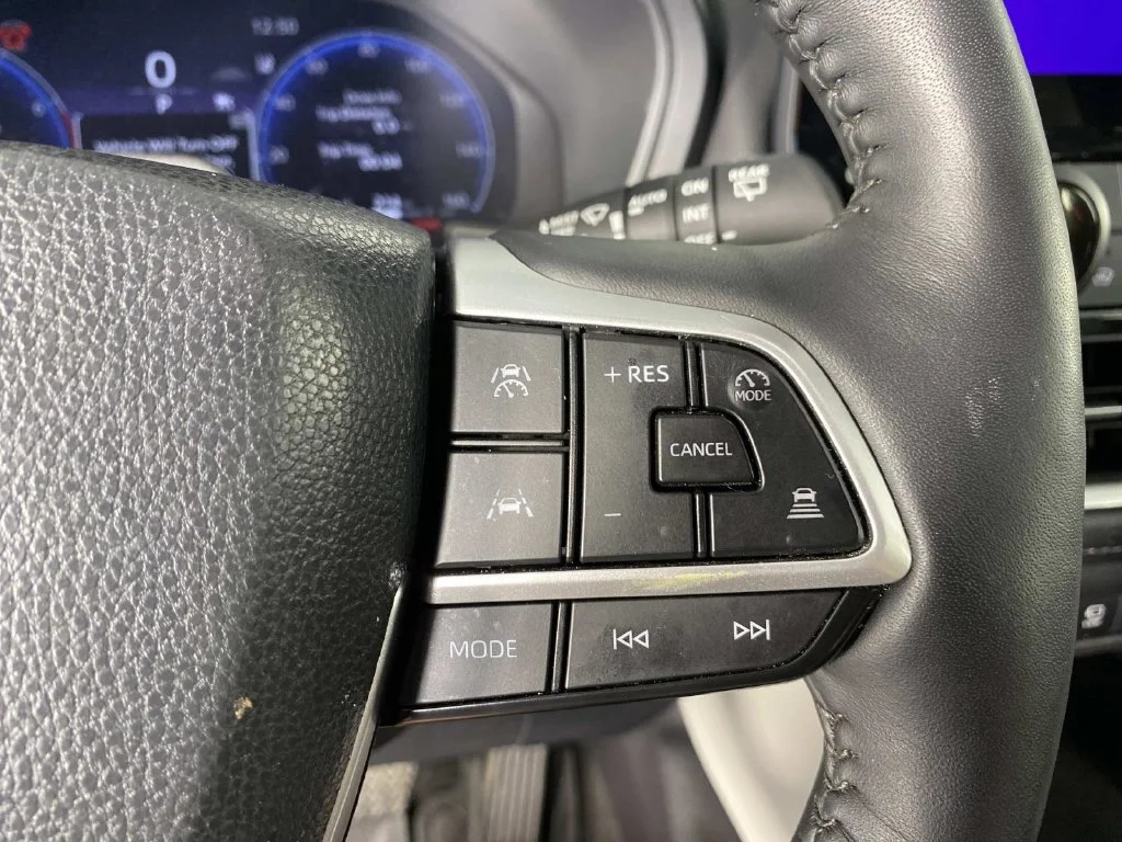 Used 2025 Cloud Toyota Platinum image 18