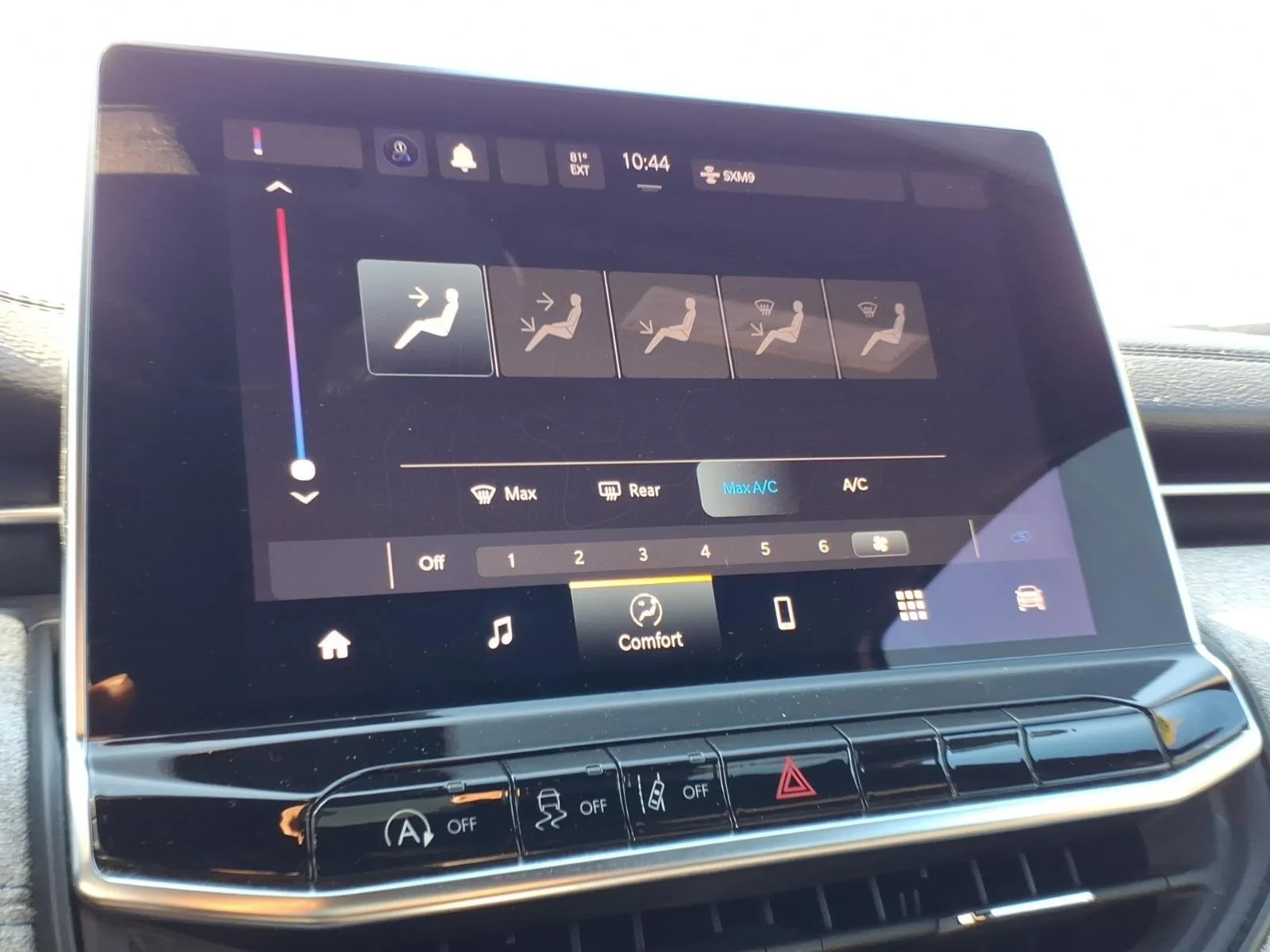 Used 2024 Bright White Clearcoat Jeep Latitude image 23