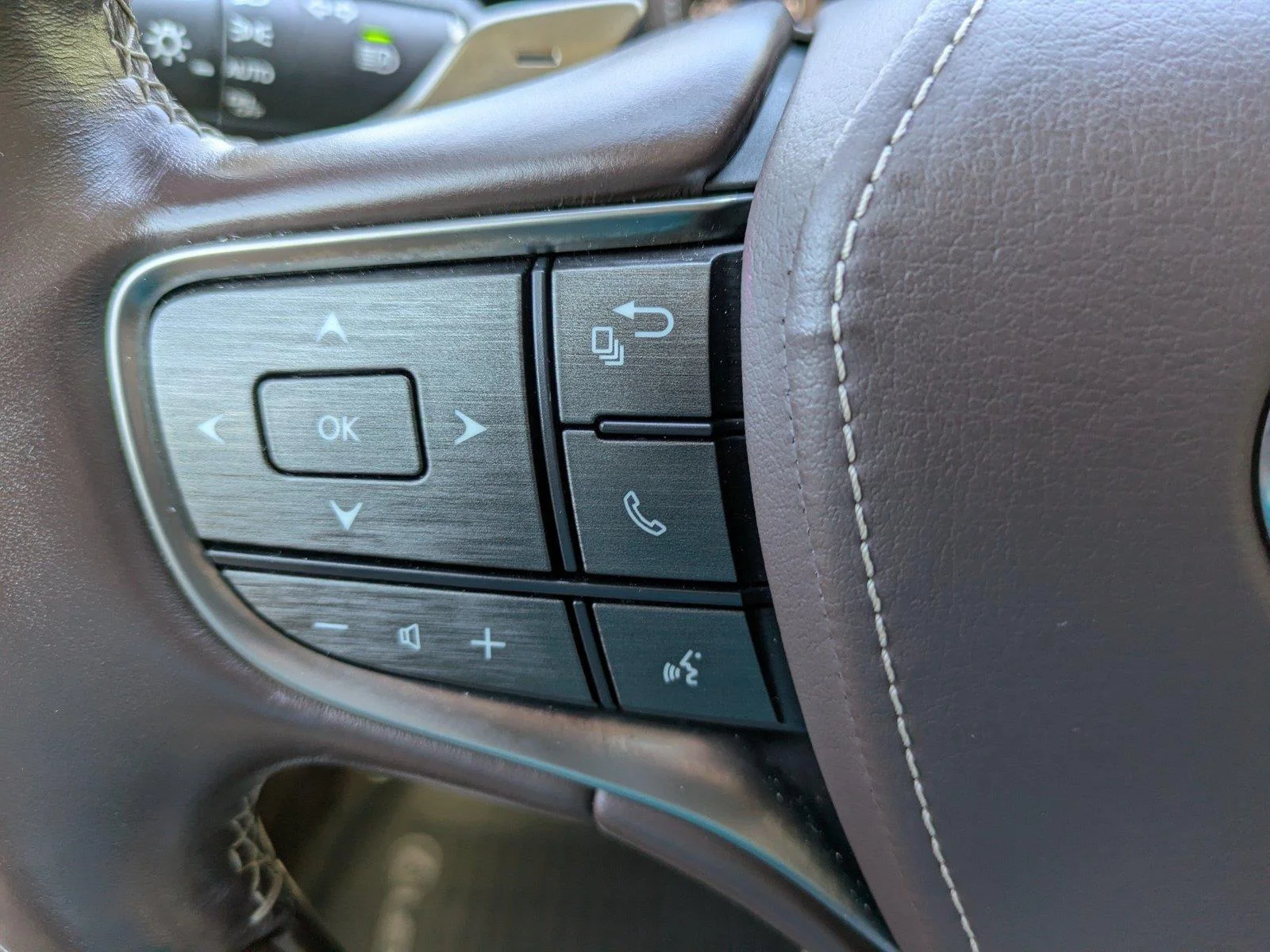 Used 2020 Eminent White Pearl Lexus LS 500 image 25