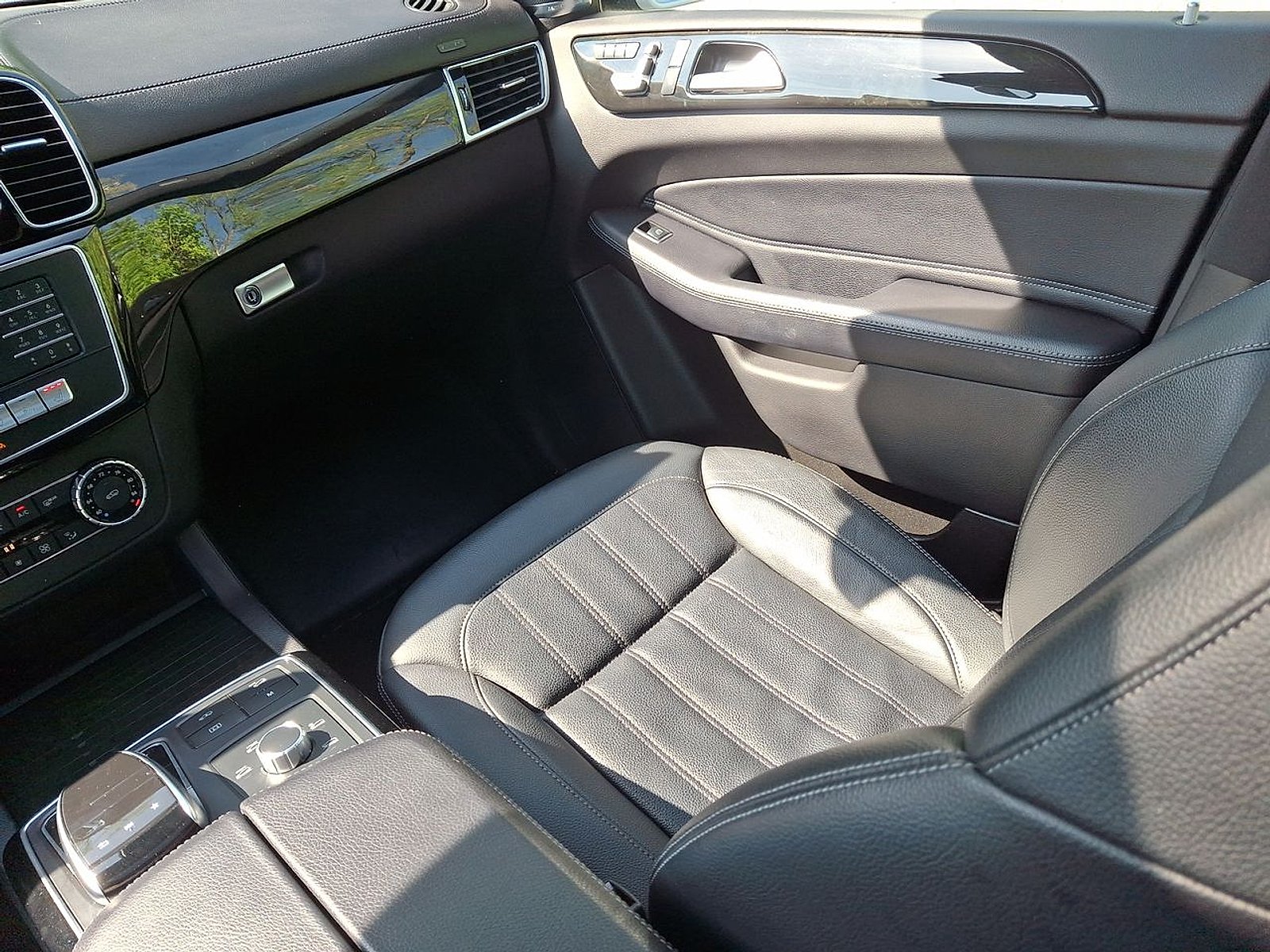 Used 2019 Iridium Silver Metallic - 775 Mercedes-Benz 4MATIC® image 11