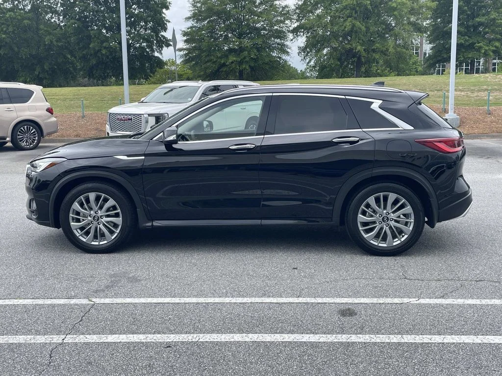 Used 2023 Black INFINITI LUXE image 2