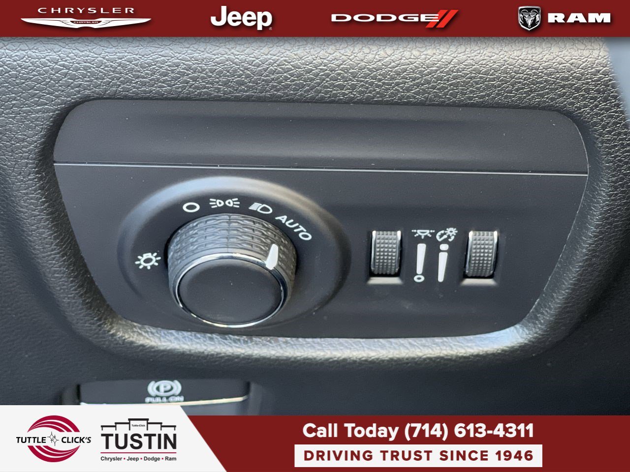 Used 2025 Diamond Black Crystal Pearlcoat Jeep Laredo image 26