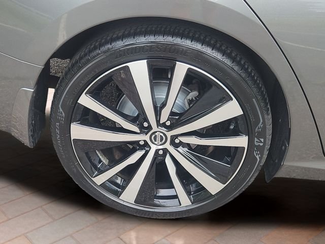 Certified Used 2022 Gray Nissan 2.5 SR image 5