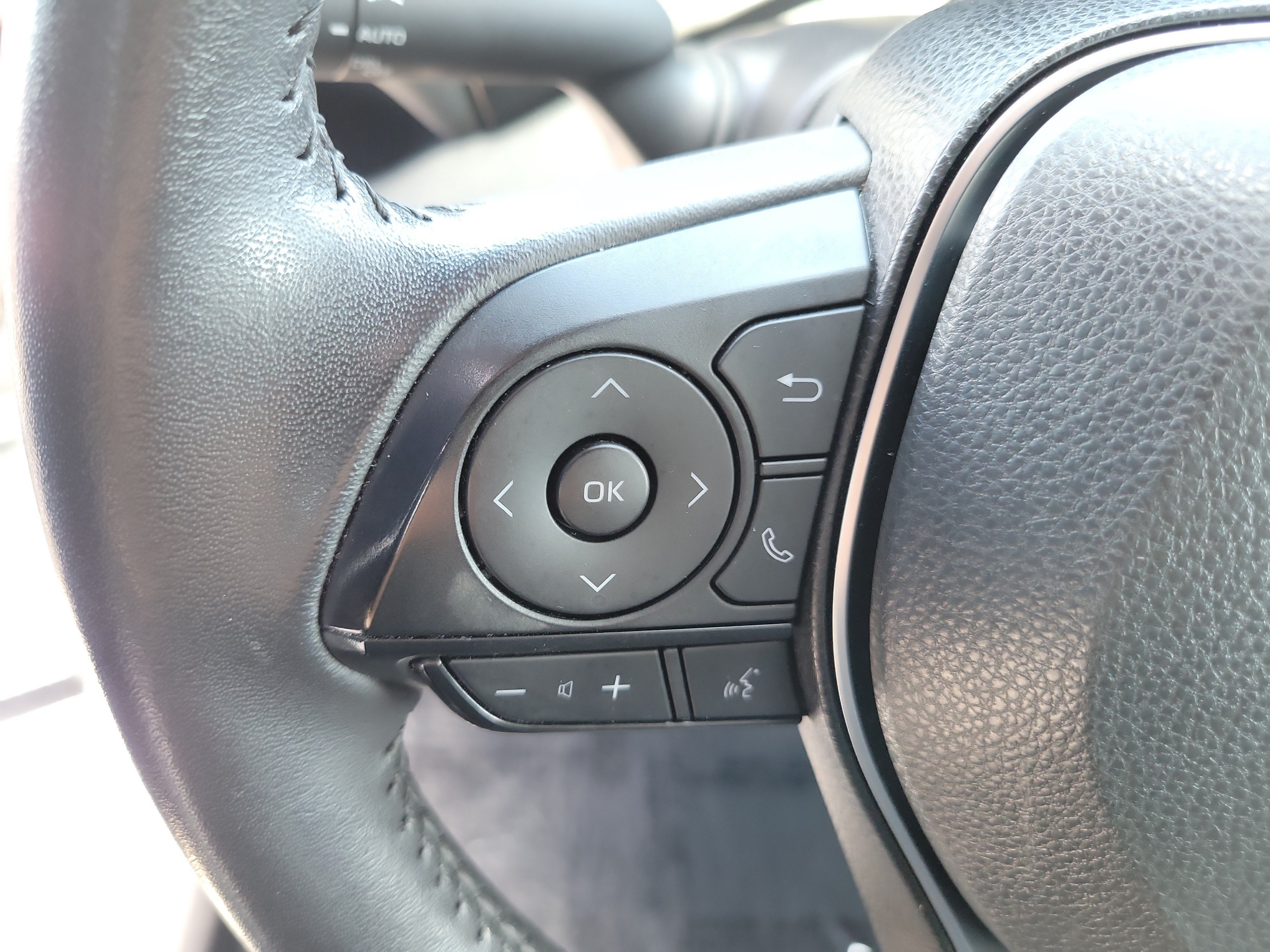 Certified Used 2024 Pearl Toyota Hybrid SE image 25