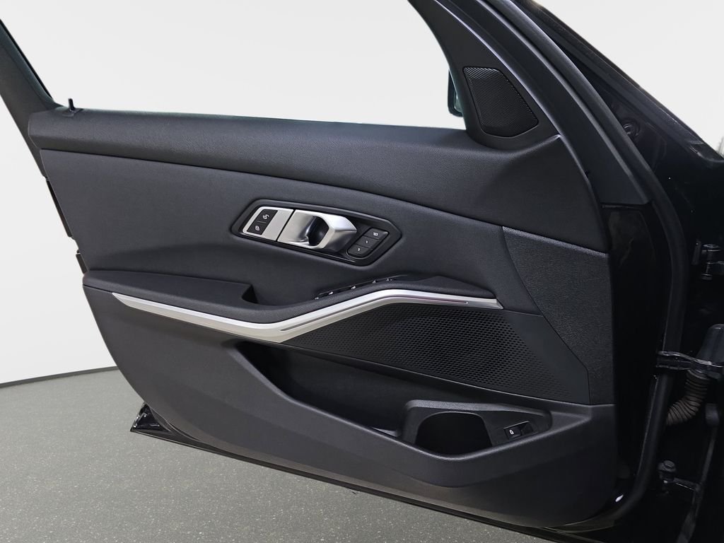 Used 2020 Jet Black BMW 330i image 27