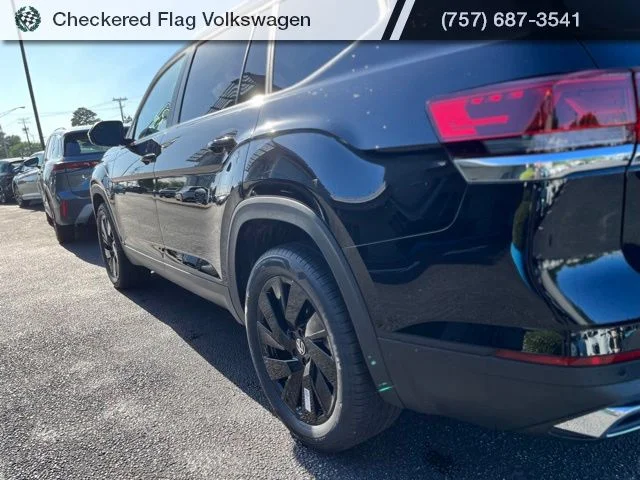 New 2026 Black Volkswagen 2.0T SE w/Technology image 7