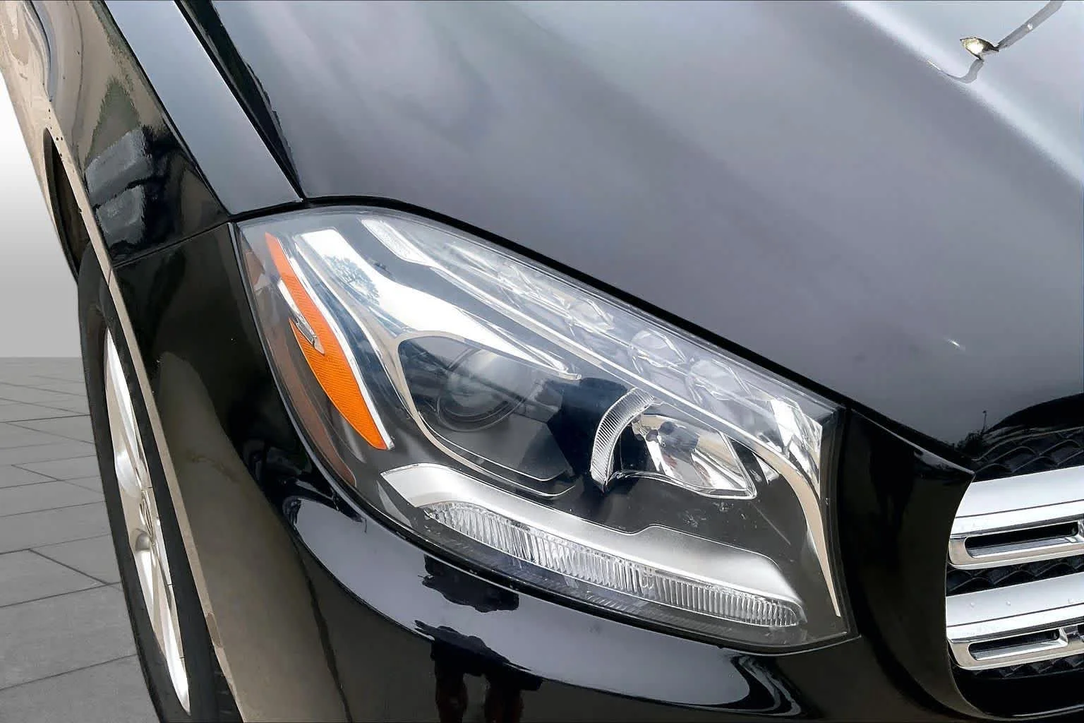 Used 2019 Brilliant Blue Metallic Mercedes-Benz GLS 450 image 27