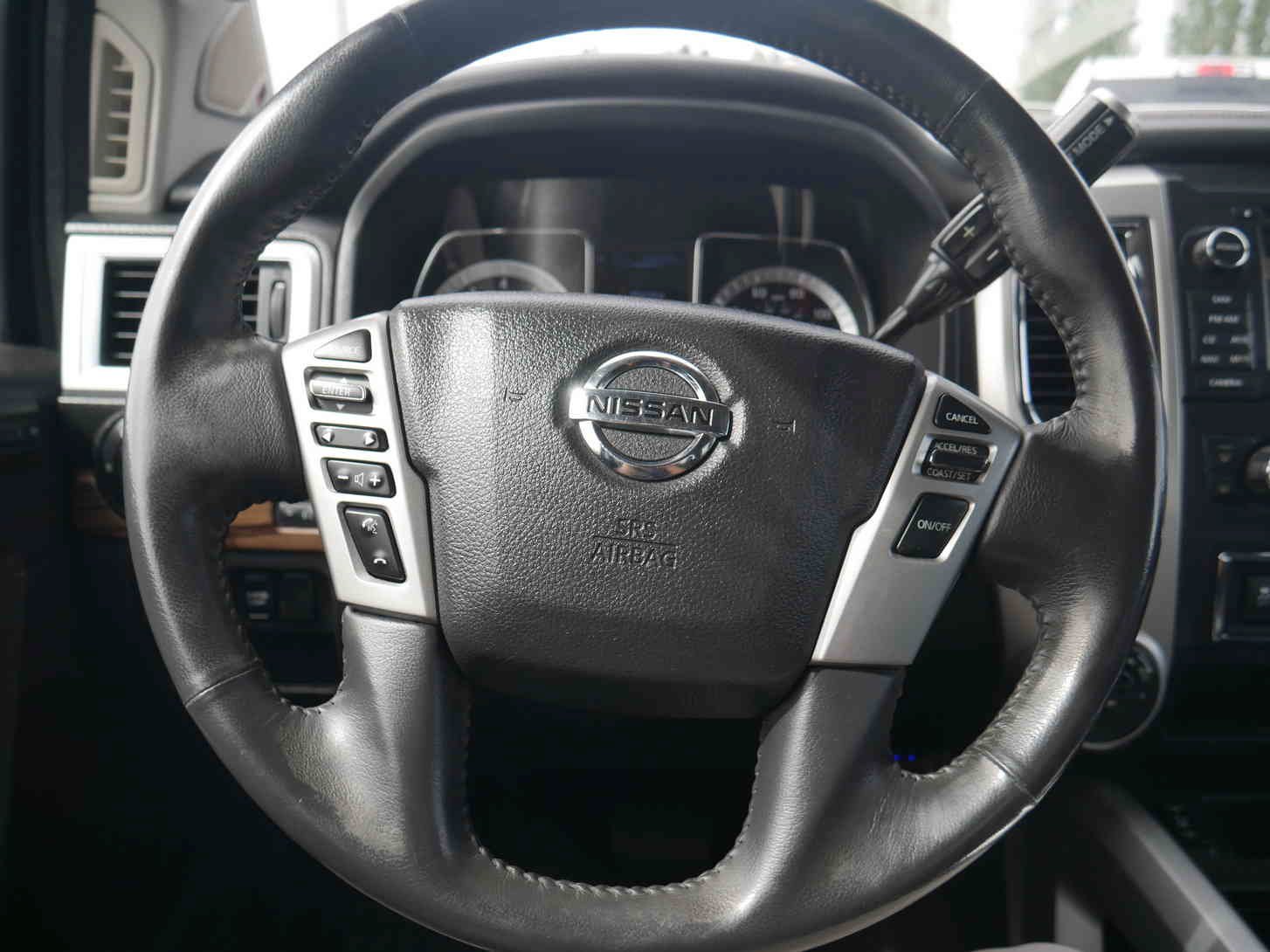 Used 2017 Silver Nissan SL image 40
