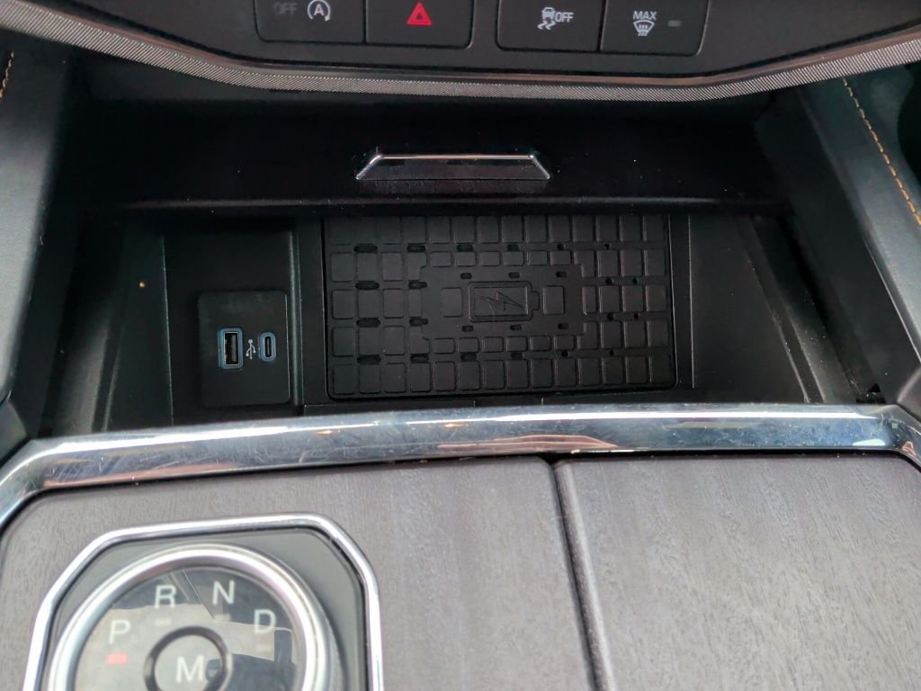 Used 2022 White Ford Platinum image 33
