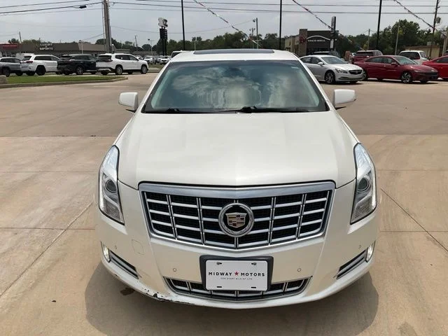 Used 2013 White Cadillac Luxury image 43