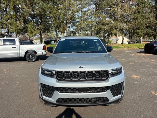 New 2026 Silver Zynith Exterior Paint Jeep Altitude image 5