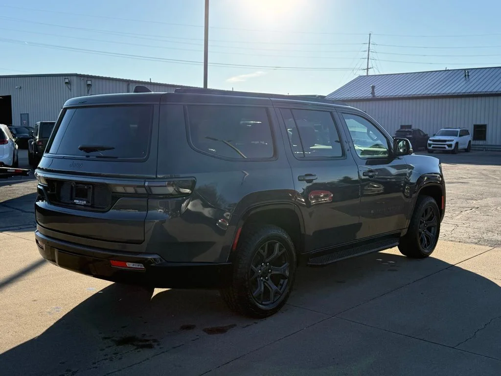 New 2026 Baltic-Gray Metallic Clear-Coat Exterior Paint Jeep Upland image 7