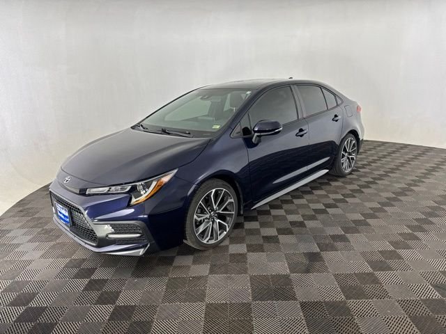 Used 2020  Toyota SE image 4
