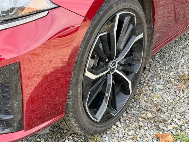 Used 2023 Red Nissan 2.5 SR image 5