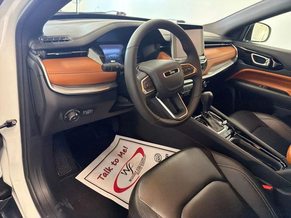 Used 2025 White Jeep Limited image 11