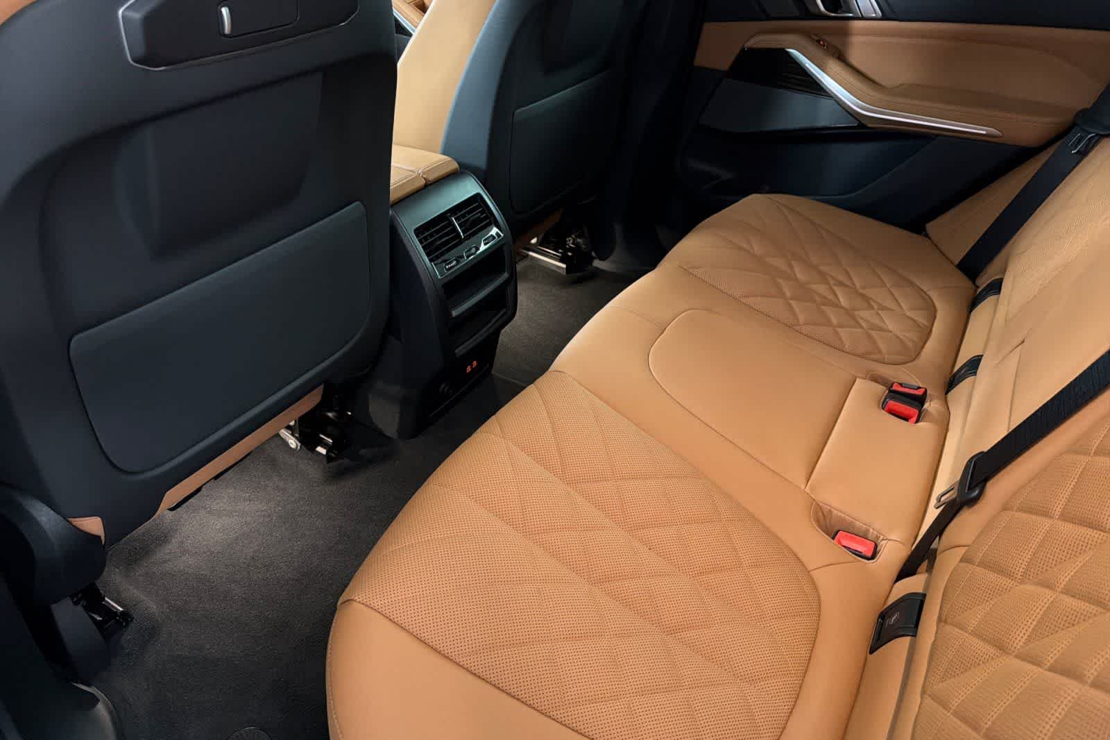 New 2026 Black Sapphire Metallic BMW xDrive40i image 4