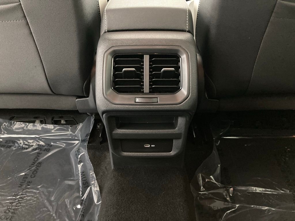 Used 2025  Volkswagen SE image 16