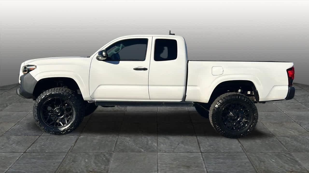 Used 2022 White Toyota SR image 8