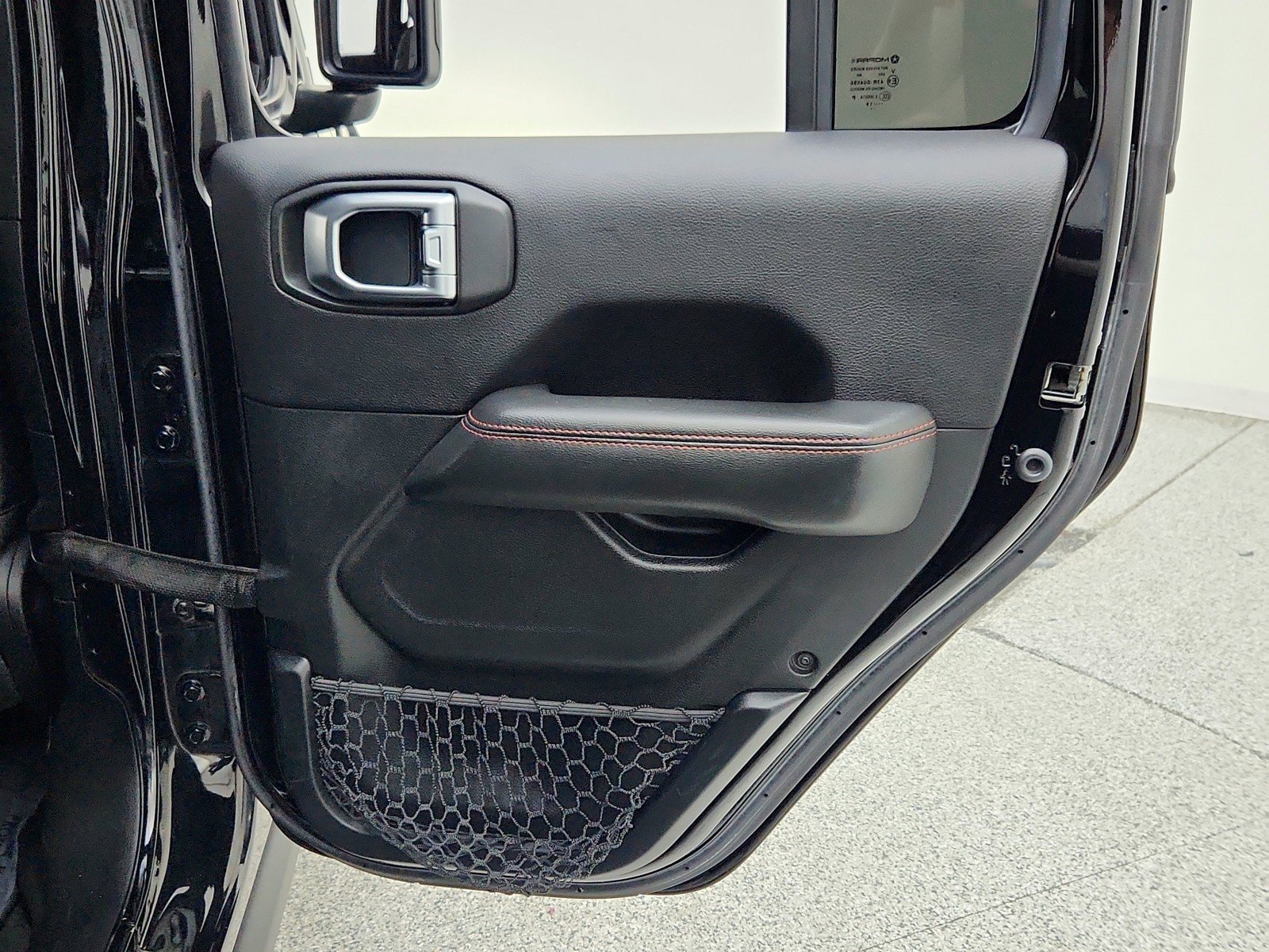 Used 2020  Jeep Rubicon image 32