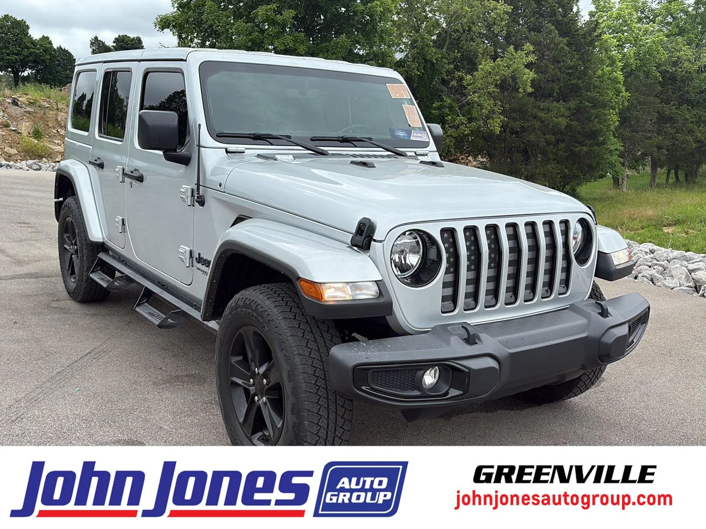 Used 2022 Silver Zynith Clearcoat Jeep Unlimited Sahara Altitude image 1