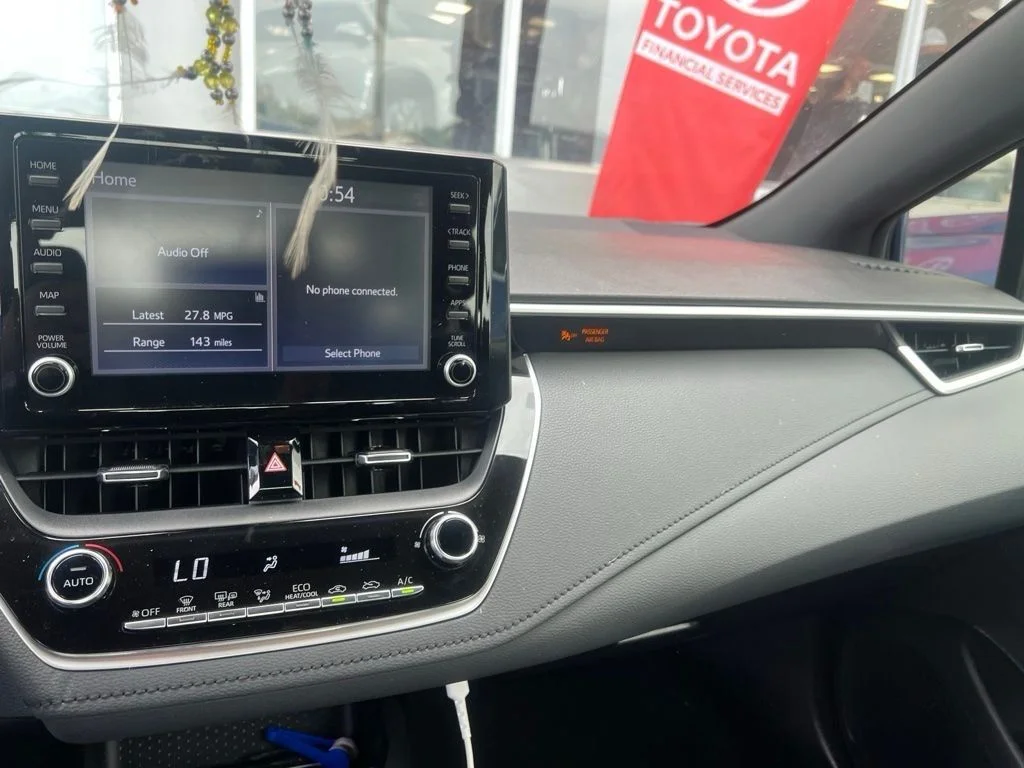 Used 2022  Toyota SE image 8