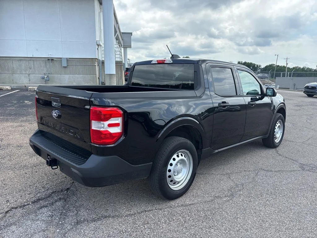 Used 2025 Shadow Black Ford XL image 7