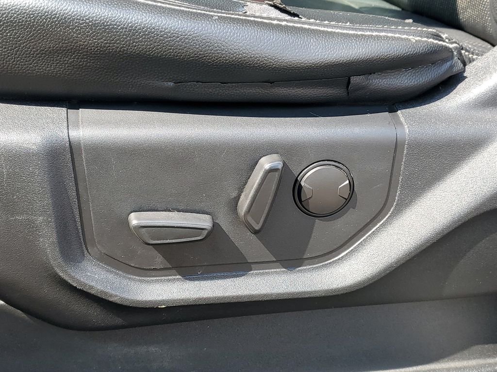 Used 2019 Black Metallic Ford XLT image 10