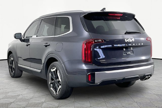 Used 2025  Kia S image 4