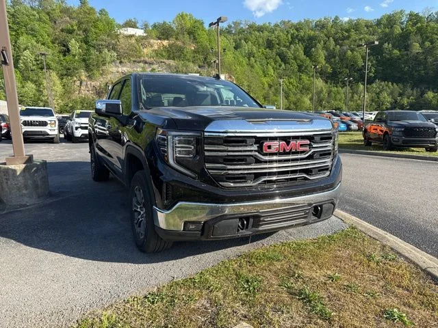 Used 2025 Black GMC SLT image 2
