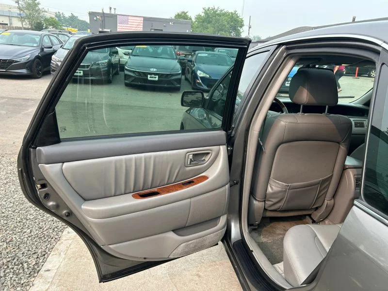 Used 2004 Gray Toyota XLS Sedan 4D image 30