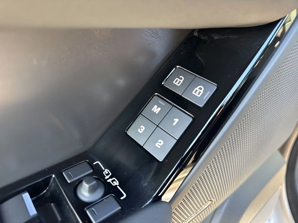 Used 2024 Gray Land Rover Dynamic SE image 11