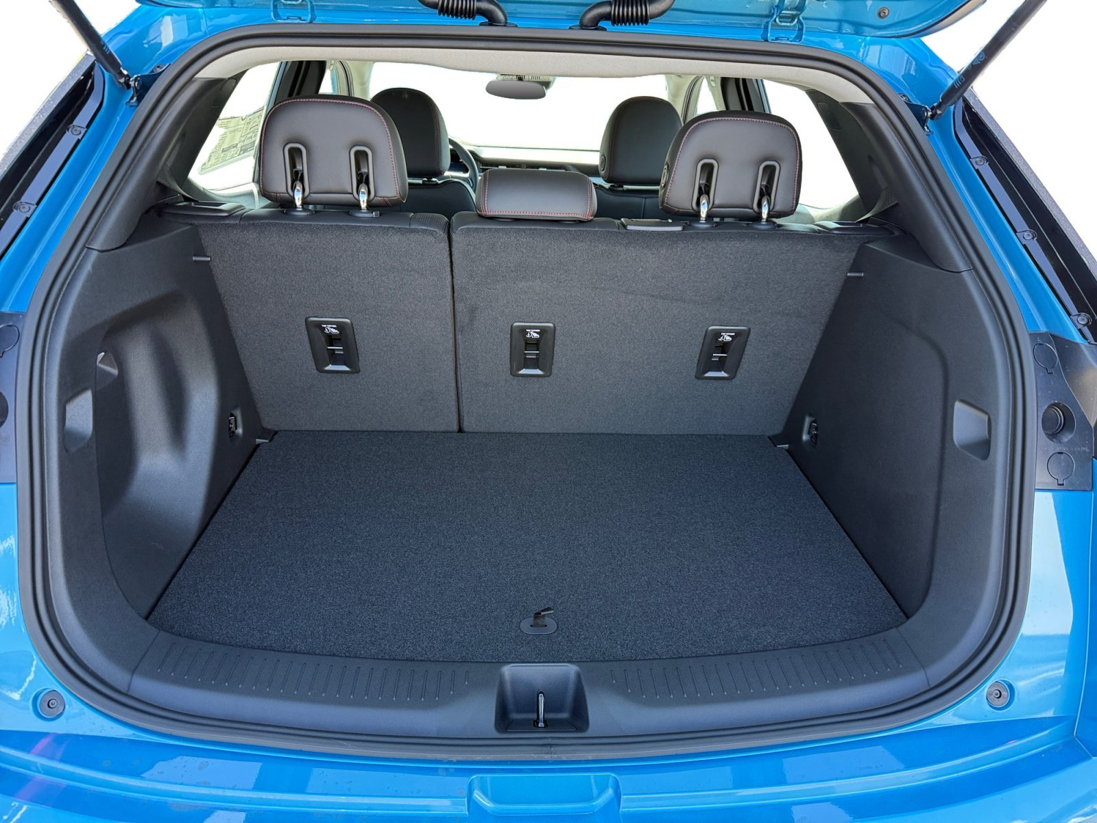 2027 Chevrolet Bolt RS - Photo 17