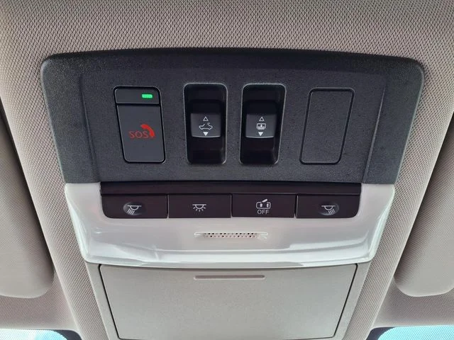 Used 2022 Gray Nissan Platinum image 13