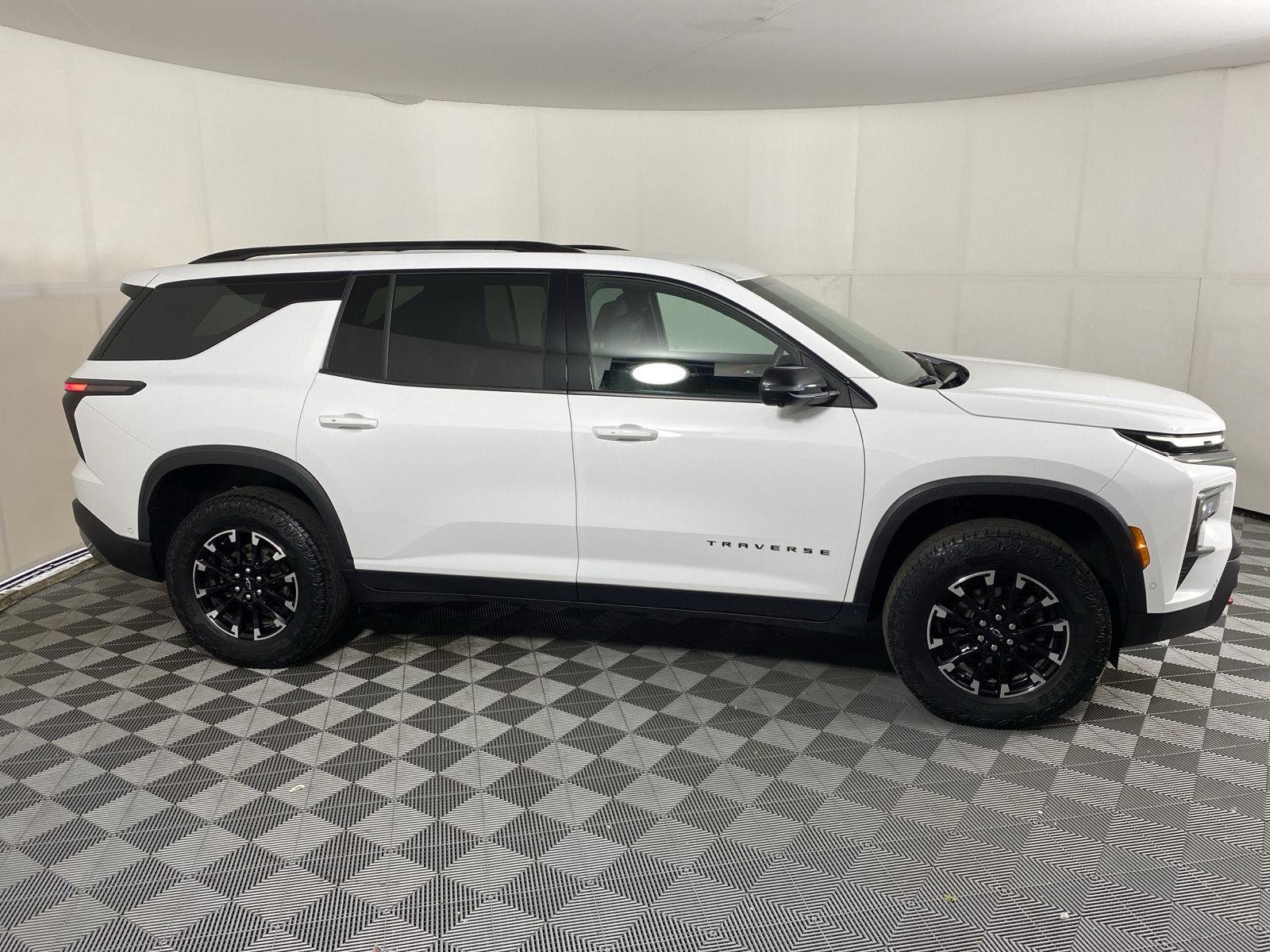Used 2024 Summit White Chevrolet AWD Z71 image 5