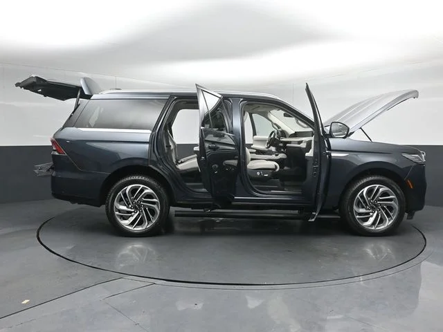 Used 2025 Blue Lincoln Reserve image 64