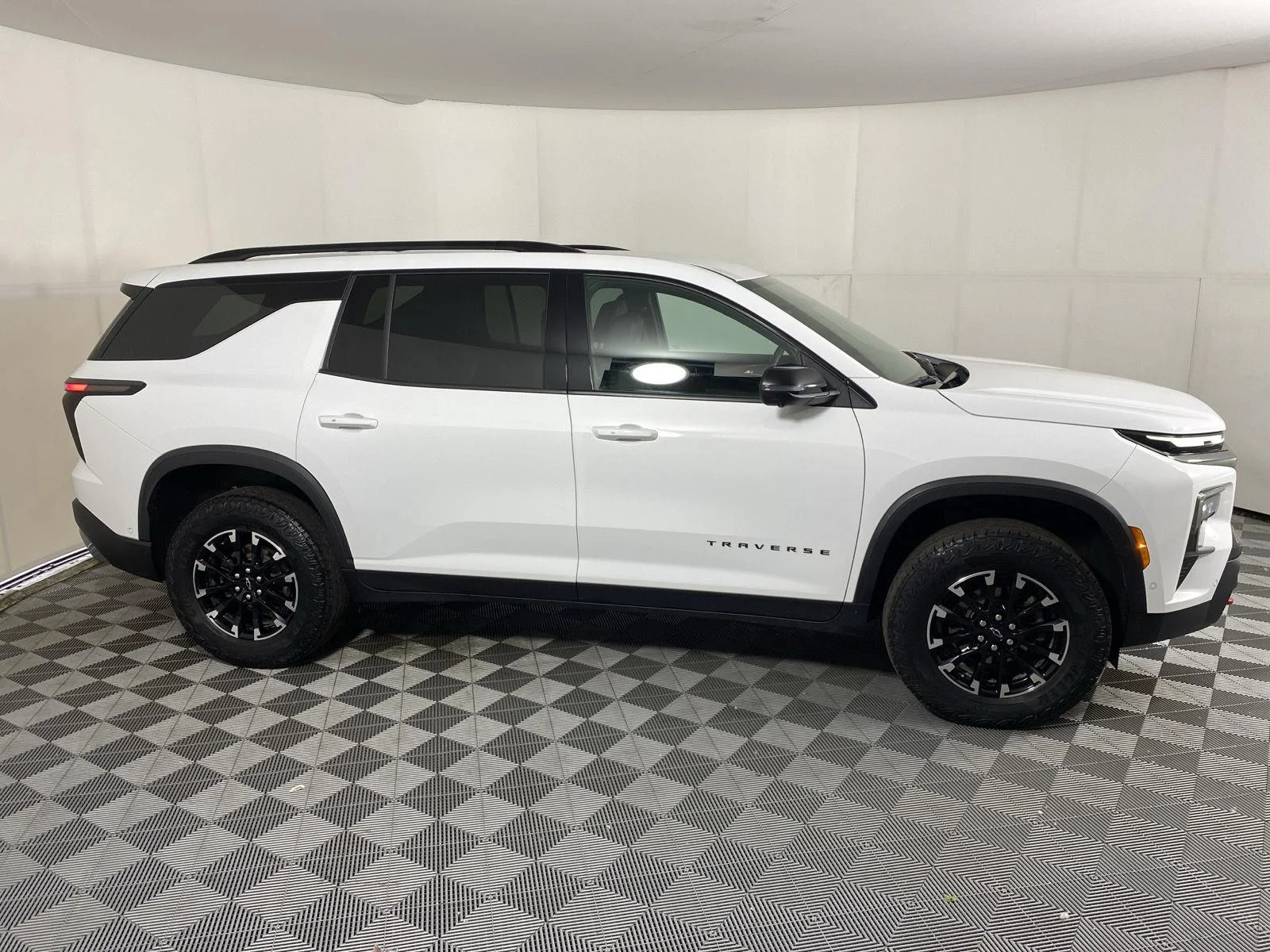 Used 2024 Summit White Chevrolet AWD Z71 image 5