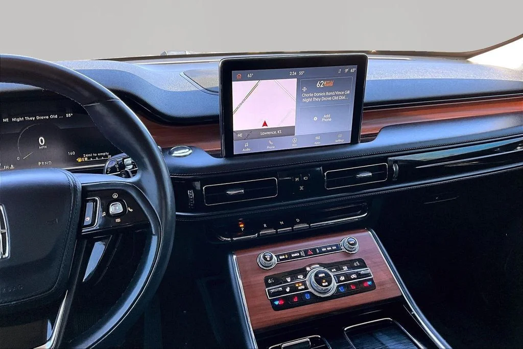 Used 2020 Radiance Metallic Lincoln Reserve image 6