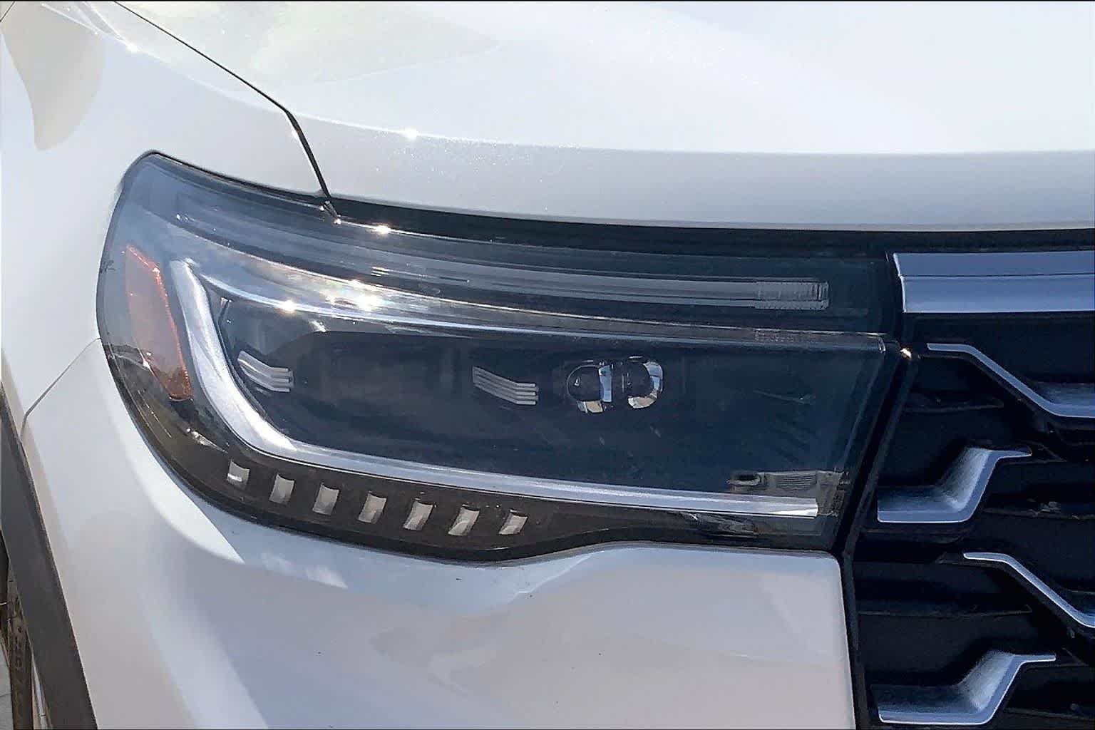 New 2026 Star White Metallic Tri-Coat Ford Platinum™ image 13