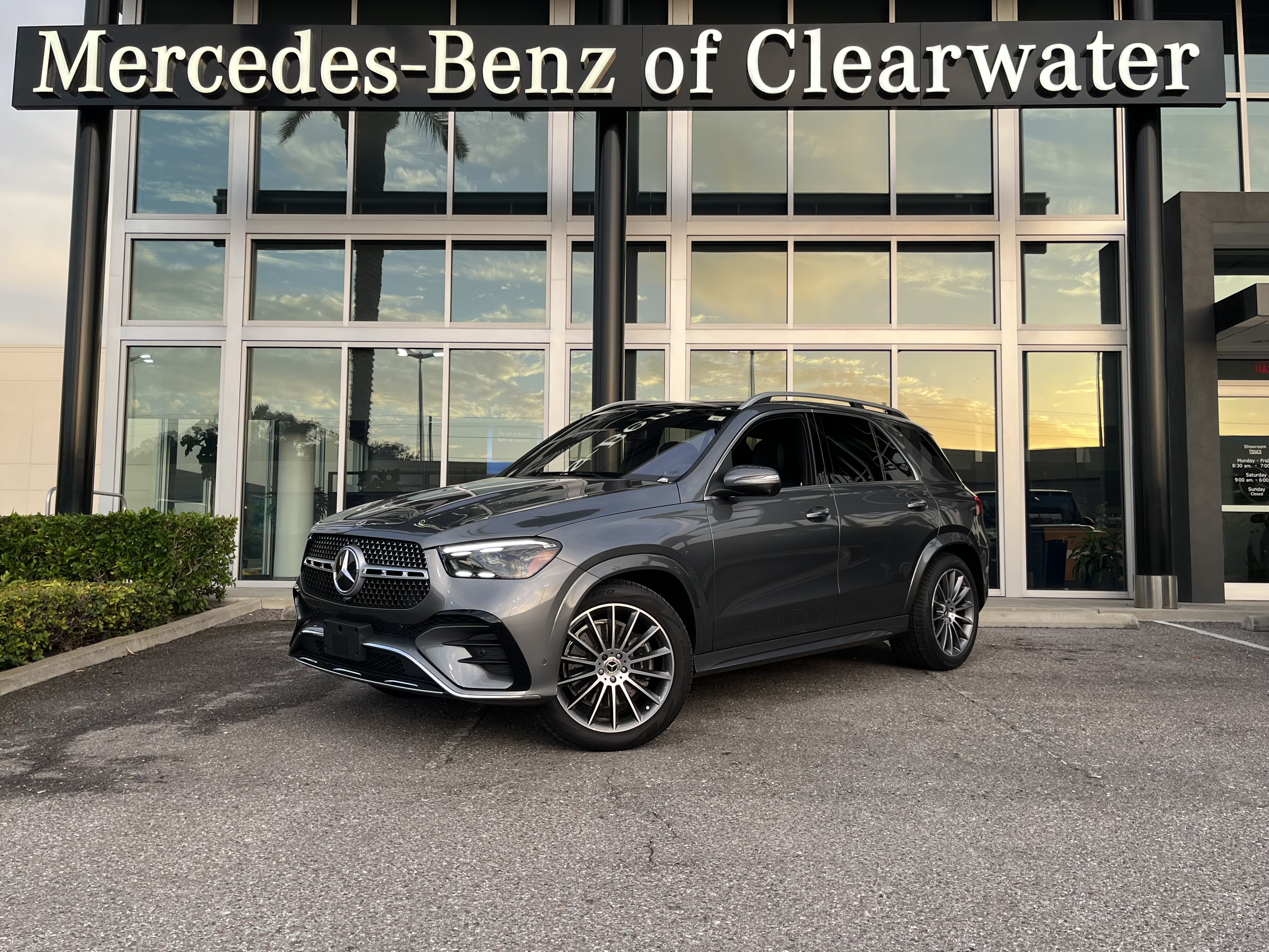 New 2026 SELENITE GREY Mercedes-Benz GLE 580 image 1